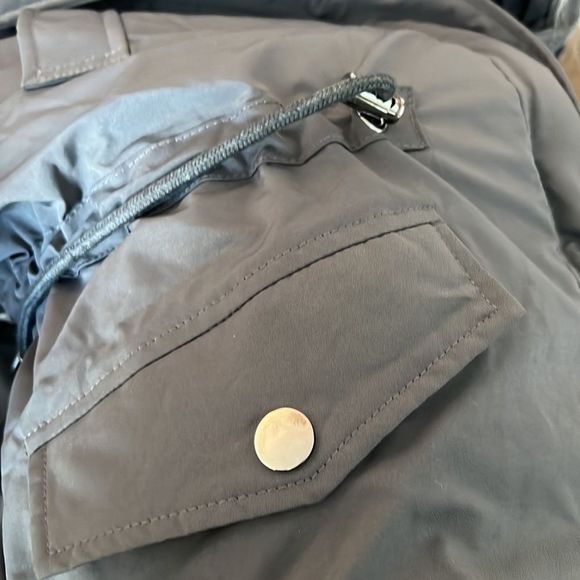 NUTEXROL Women's Heavy Thicken Puffer Down Warm Parka with Faux Fur Hood - Picture 12 of 17